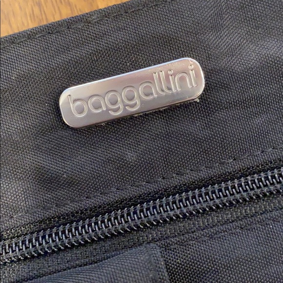 Baggallini Crossbody Bag - Picture 3 of 4